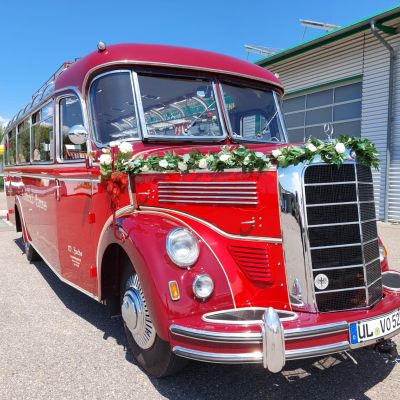 O3500_mit Blumenschmuck